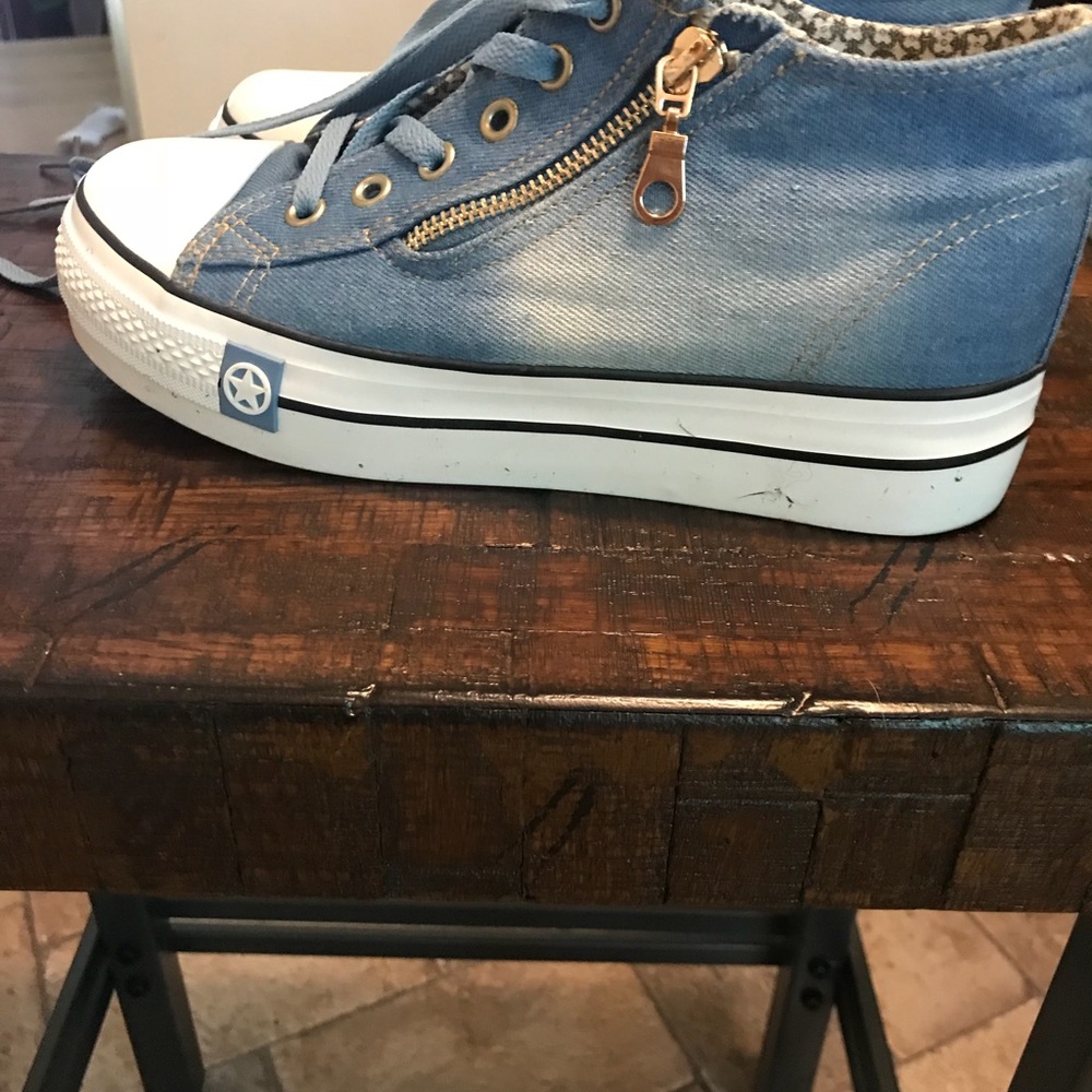 Platform sneakers